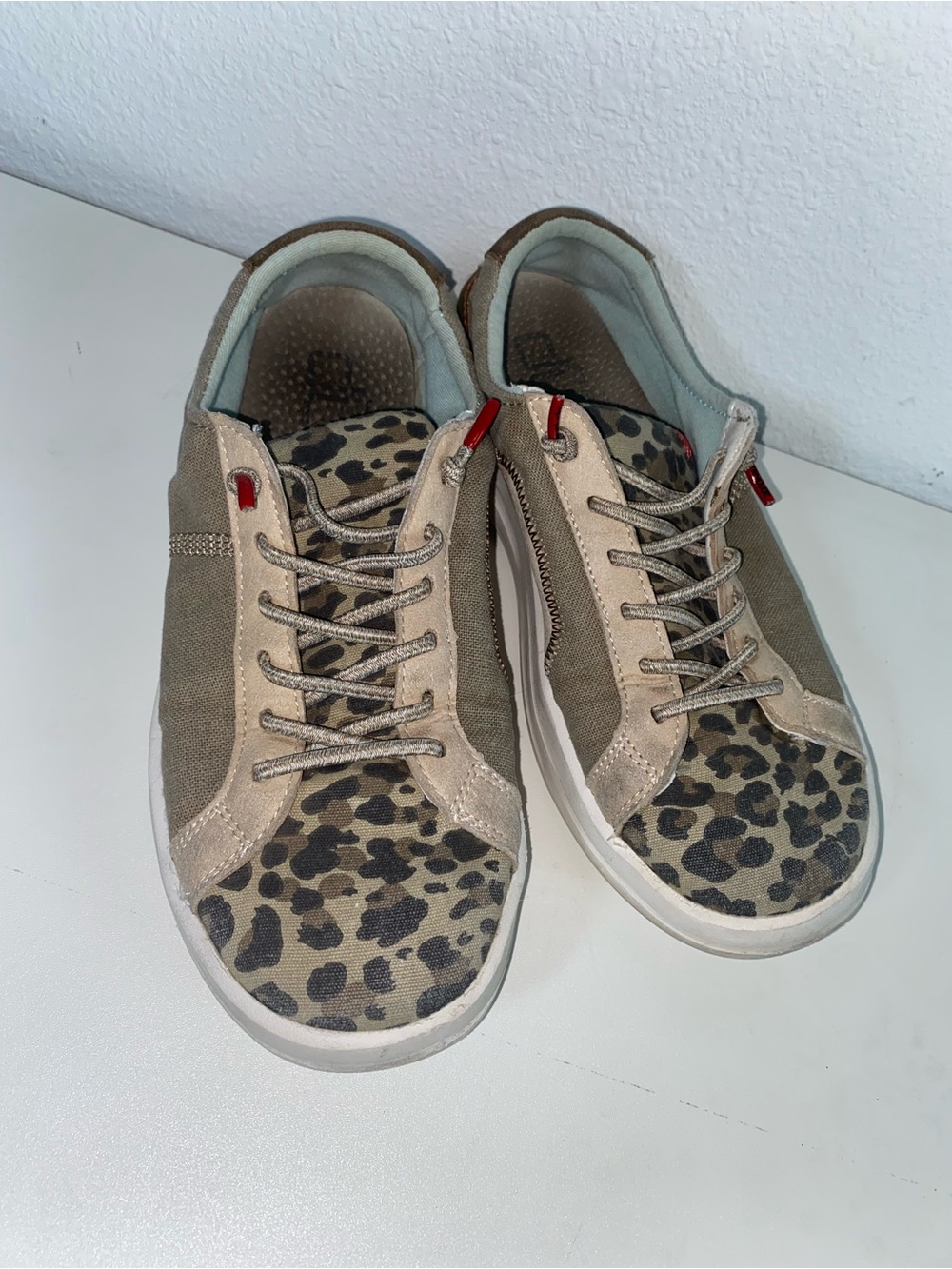 SZ 8 Women's Leopard Print Lace-Up Fashion Sneakers, Hey Dude shoes